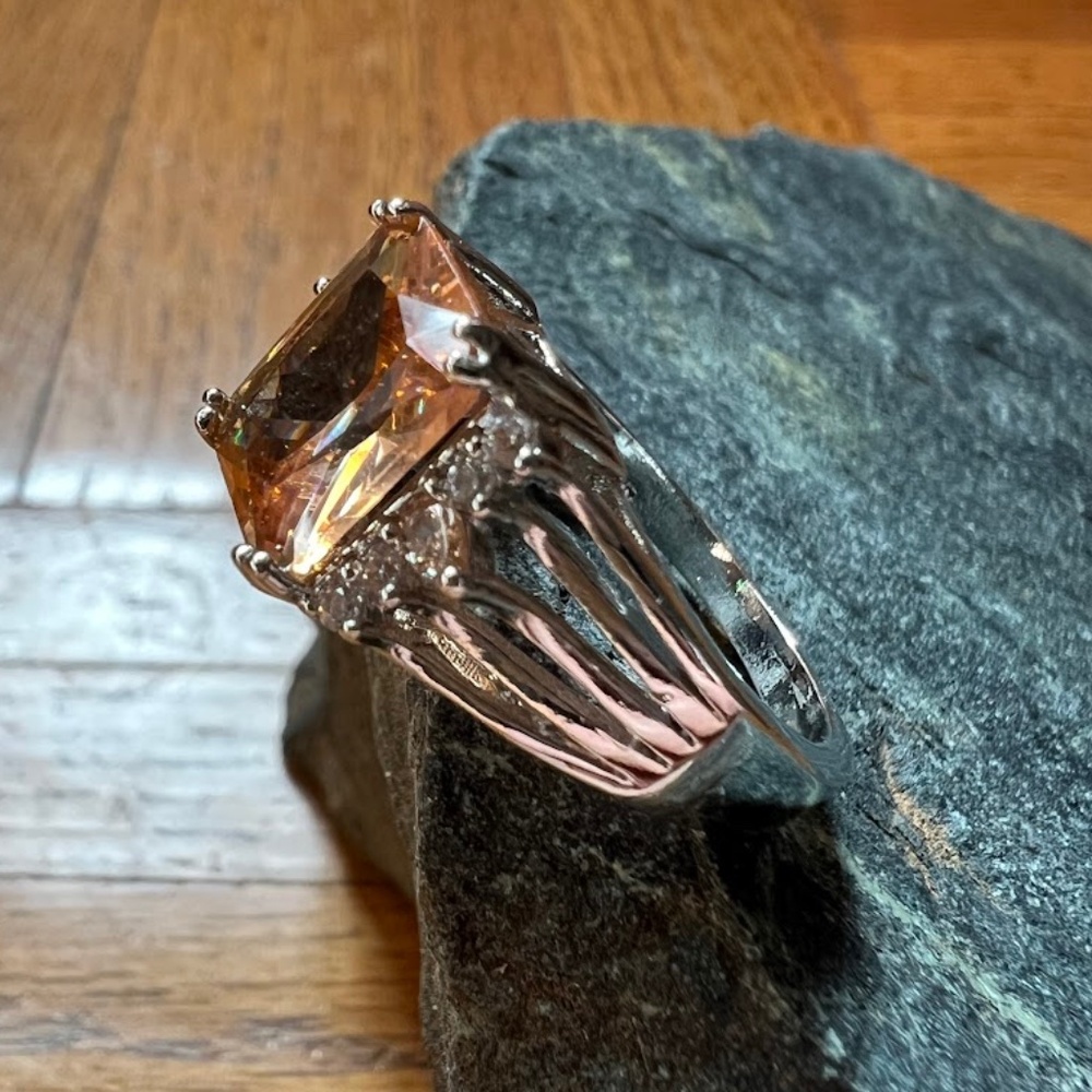 Light Amber Square Cut Stone 925 Sterling Ring NWOT 🎉Host Pick🎉 - Picture 2 of 11